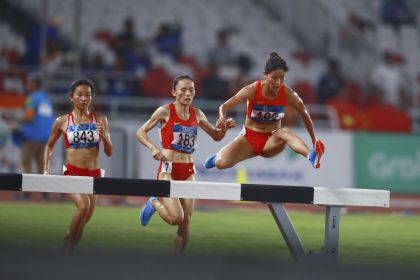 亚运会田径女子3000米障碍赛 张新艳得第四许双双列第五