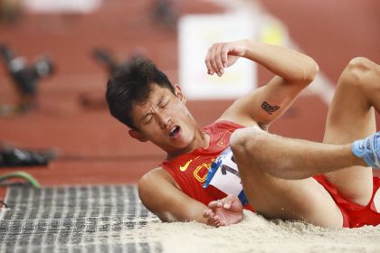 曹硕获得亚运会田径男子三级跳远铜牌