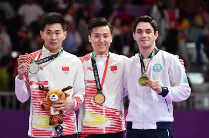 中国队包揽雅加达亚运会蹦床男子个人金银牌