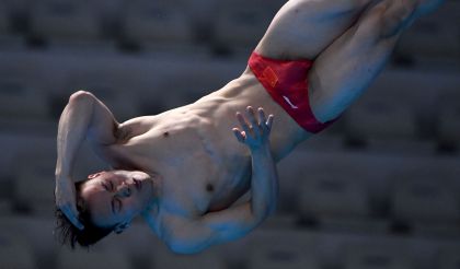中国队包揽雅加达亚运会跳水男子单人3米板金银牌