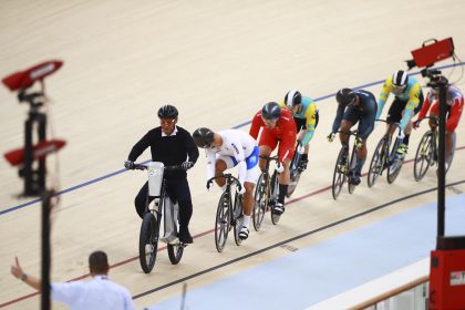 雅加达亚运会自行车男子场地追逐凯林赛决赛赛况