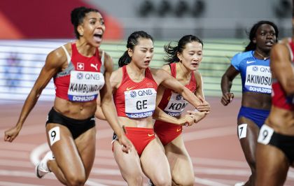多哈世锦赛女子4X100米接力决赛 中国队交接棒失误无缘好成绩
