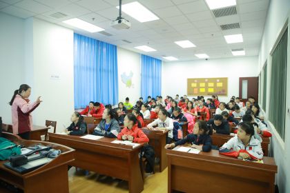 中国体操队聆听主题为《优秀运动员自我管理特点》的讲座