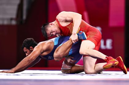 东京奥运会摔跤男子自由式86公斤级四分之一决赛 林祖沈3比6不敌印度普尼亚