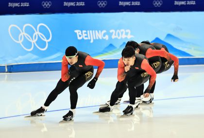 北京冬奥会开幕临近 中国男子速度滑冰队训练备战