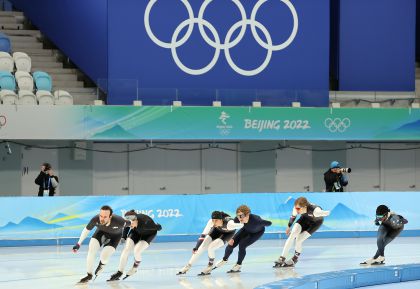 美国和加拿大男子速度滑冰队备战北京冬奥会