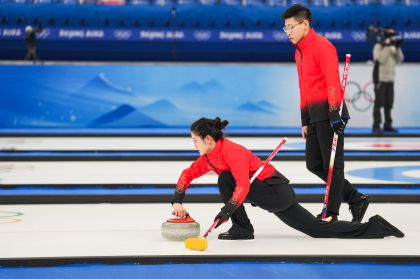 北京冬奥会冰壶混双循环赛中国队惜败瑞典