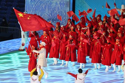 北京冬奥会开幕式在鸟巢体育场举行