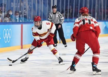 北京冬奥会女子冰球小组赛次轮 中国队击败丹麦队