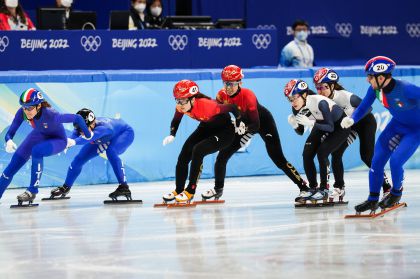 北京冬奥会短道速滑混合团体接力1/4决赛中国队晋级