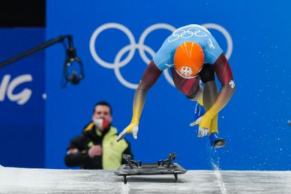格罗特赫尔夺得北京冬奥会男子钢架雪车金牌