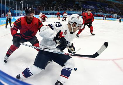 北京冬奥会男子冰球小组赛轮次A组 加拿大2比4负美国