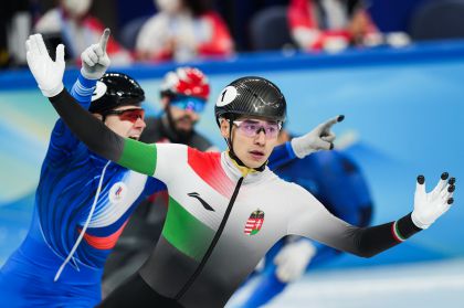刘少昂夺得冬奥会短道速滑男子500米金牌