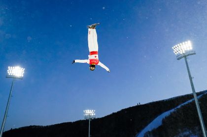 冬奥会自由式滑雪男子空中技巧 齐广璞决赛前热身训练