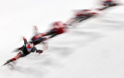 冬奥会短道速滑男子5000米接力决赛在即 选手赛前训练