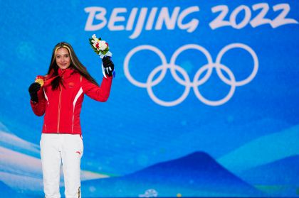 谷爱凌再次站上北京冬奥会最高领奖台