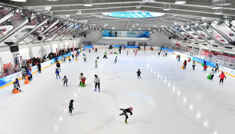 北京冬奥会场馆运行团队工作人员重回“冰立方”