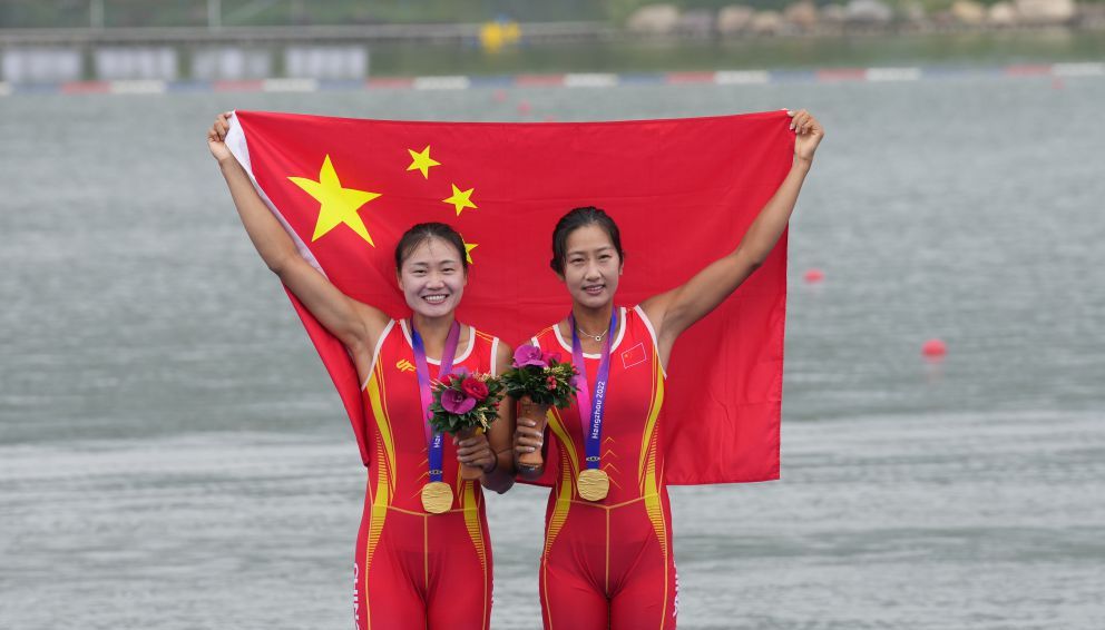 杭州亚运会赛艇女子双人双桨决赛 鲁诗雨/沈双美获得金牌