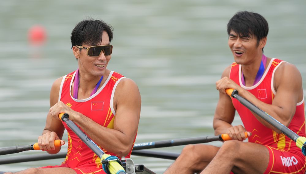 杭州亚运会赛艇男子双人双桨决赛 刘治宇/张亮获得金牌