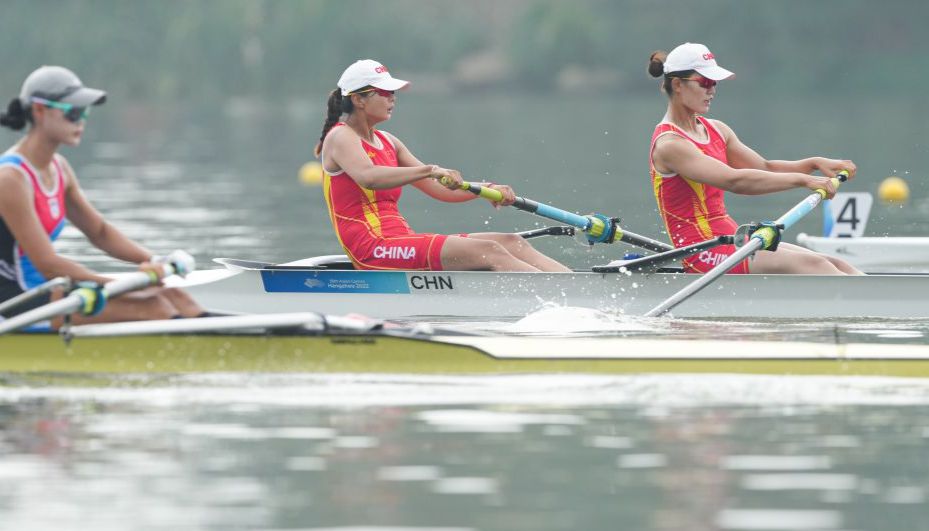 杭州亚运会赛艇女子双人单桨无舵手决赛 王婷婷/张旋获得金牌