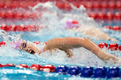 杭州亚运会游泳女子200米自由泳决赛 中国香港选手何诗蓓夺冠