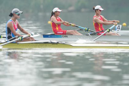 杭州亚运会赛艇女子双人单桨无舵手决赛 王婷婷/张旋获得金牌