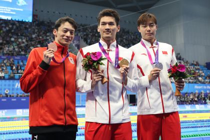 杭州亚运会游泳男子50米仰泳决赛 徐嘉余夺冠