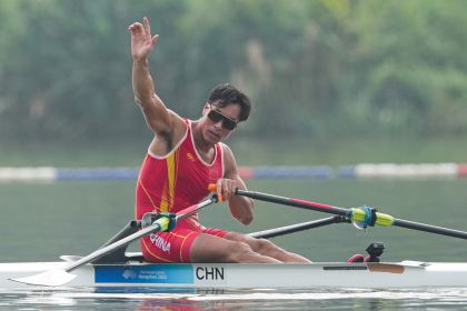 杭州亚运会赛艇男子单人双桨决赛 张亮夺得金牌