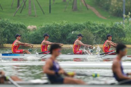 杭州亚运会赛艇男子四人单桨无舵手决赛 中国队获得银牌