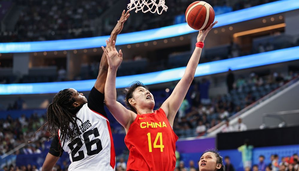 杭州亚运会女子篮球预赛B组 中国队101比52击败印尼队