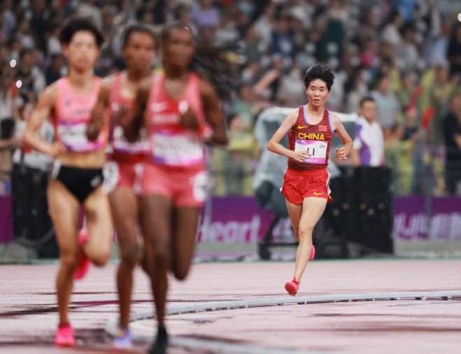 杭州亚运会女子10000米决赛 李亚轩获得第四名