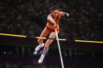 杭州亚运会田径女子撑竿跳决赛 中国队李玲夺冠
