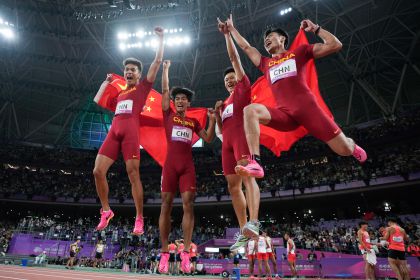 杭州亚运会田径男子4x100米接力 中国队夺冠