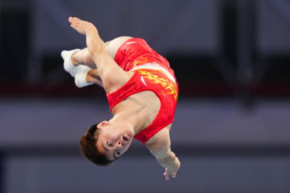 杭州亚运会男子蹦床资格赛 中国选手成功晋级