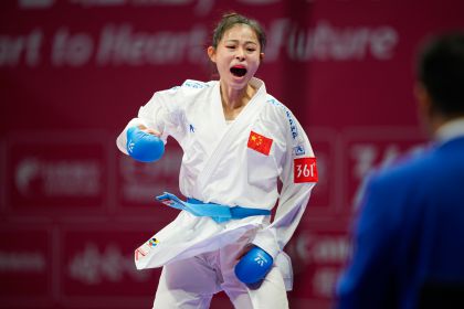 杭州亚运会空手道女子61公斤级1/8决赛 龚莉成功晋级