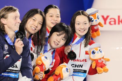 世界游泳锦标赛游泳女子4X200米自由泳接力决赛 中国队获得铜牌