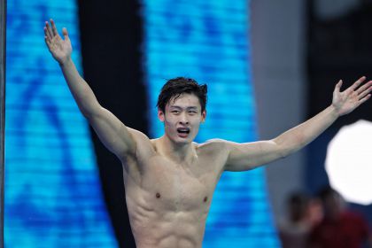 十五运会男子200米蝶泳决赛中 山东队徐放获得冠军