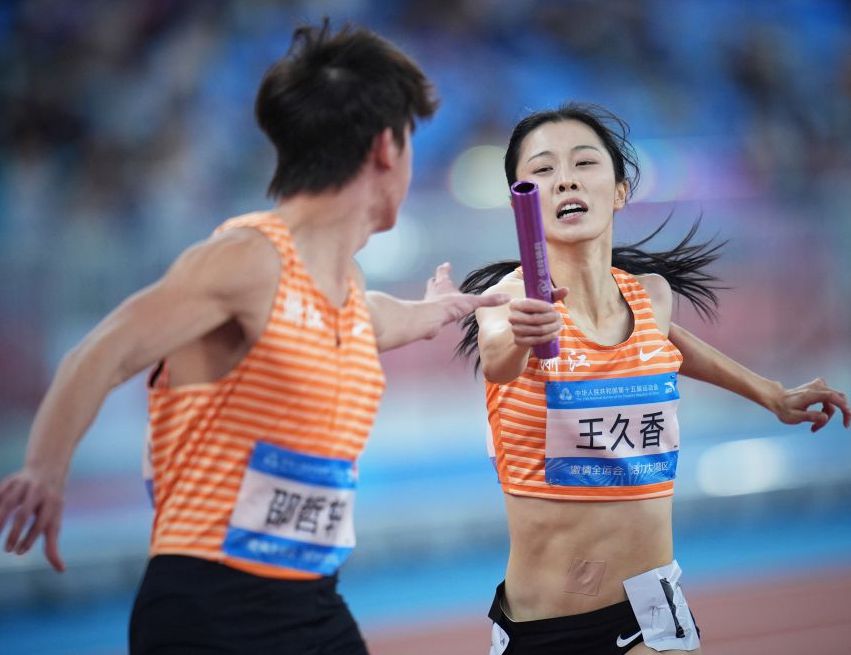 十五运会田径4x400米混合接力决赛 浙江队获得并列第三名
