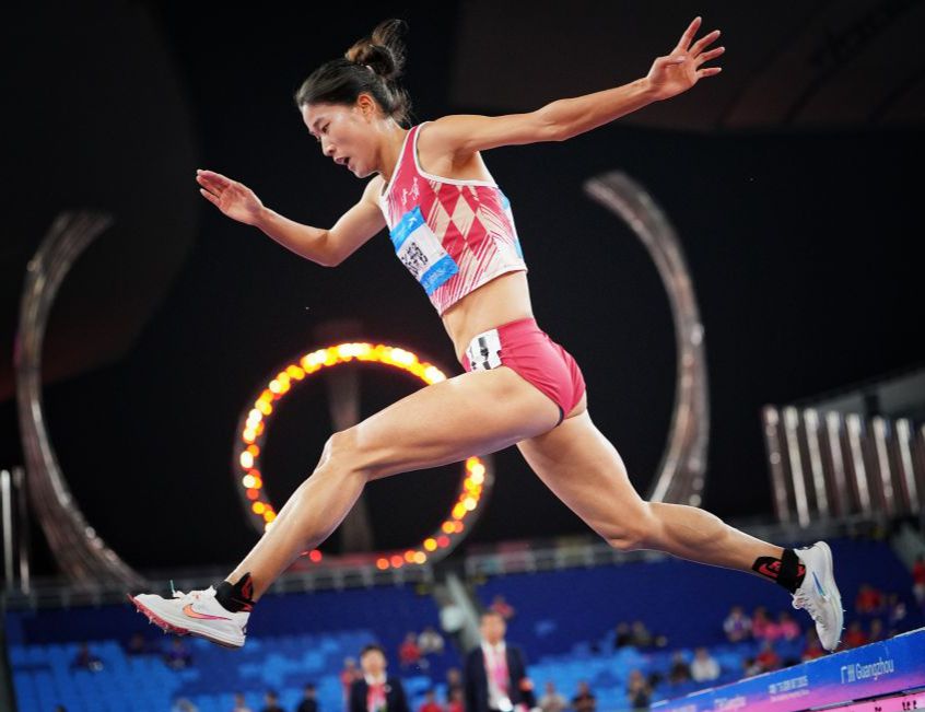 十五运会田径女子3000米障碍决赛 云南队罗霞获得冠军