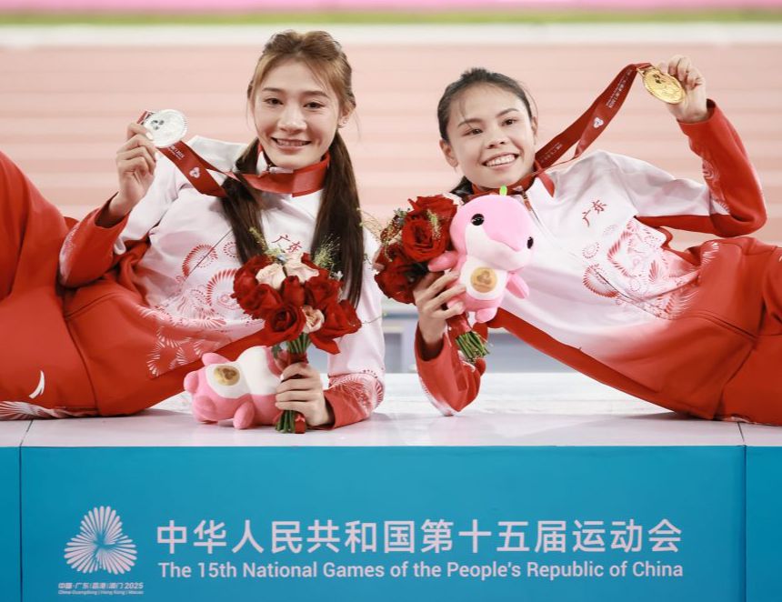 十五运会田径女子400米栏决赛 广东队莫家蝶孔莹蓥包揽冠亚军