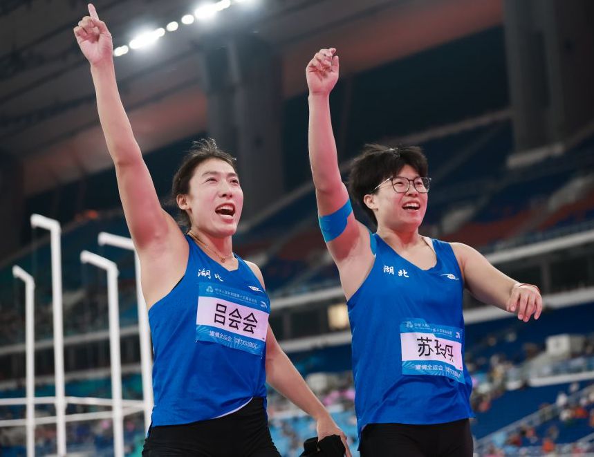 十五运会田径女子标枪决赛 湖北队苏玲丹、吕会会包揽冠亚军