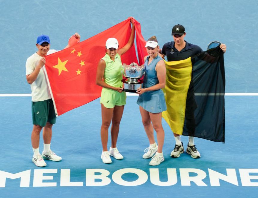 澳大利亚网球公开赛女双决赛 张帅/梅尔滕斯夺得冠军