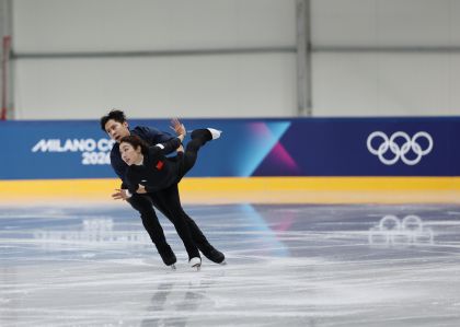 米兰冬奥会开幕在即  隋文静/韩聪进行适应性训练