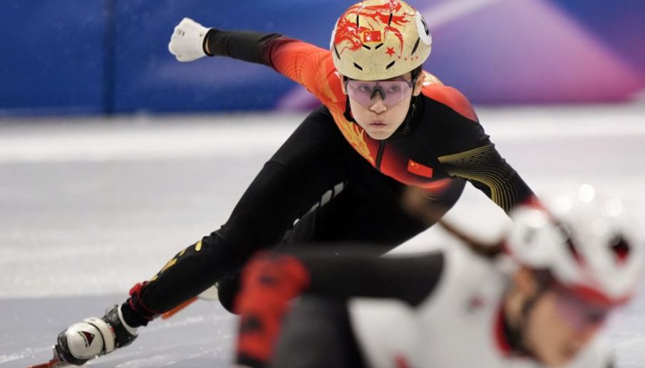 米兰冬奥会短道速滑女子500米1/4决赛 范可新晋级半决赛