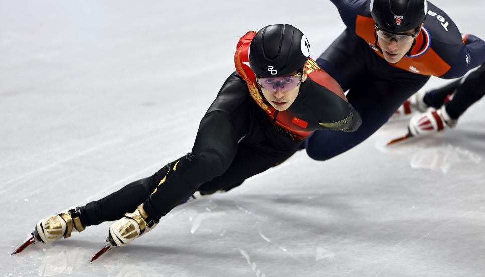 米兰冬奥会短道速滑男子1000米决赛B组 刘少昂获得第一名
