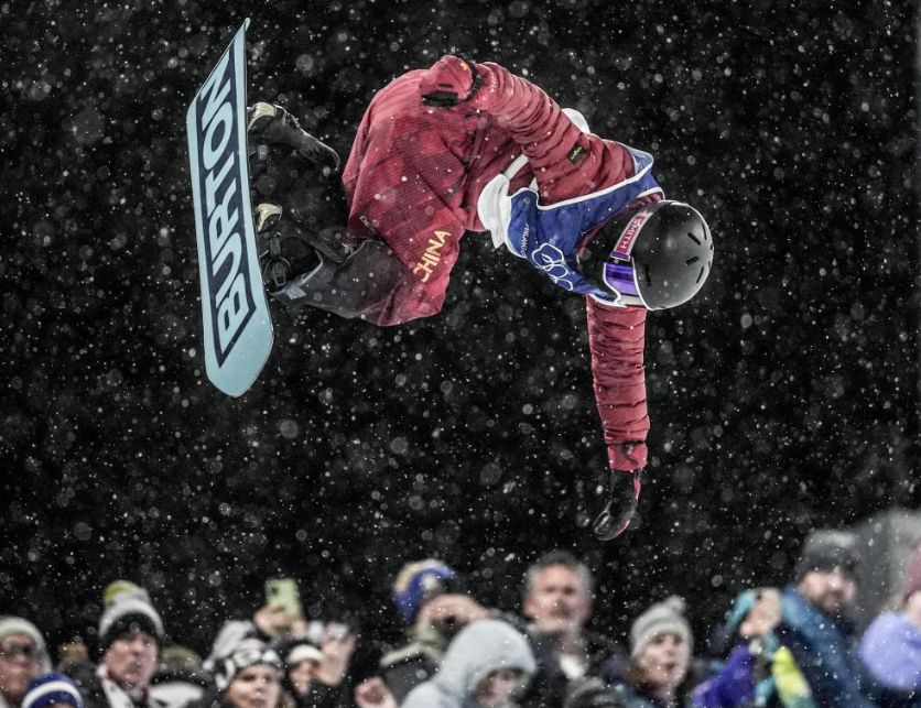 米兰冬奥会单板滑雪女子U型场地技巧决赛 蔡雪桐第六武绍桐第七