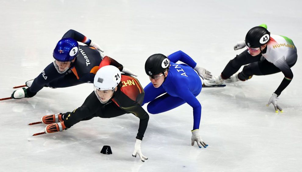 米兰冬奥会短道速滑女子1000米预赛 中国三将全部晋级1/4决赛