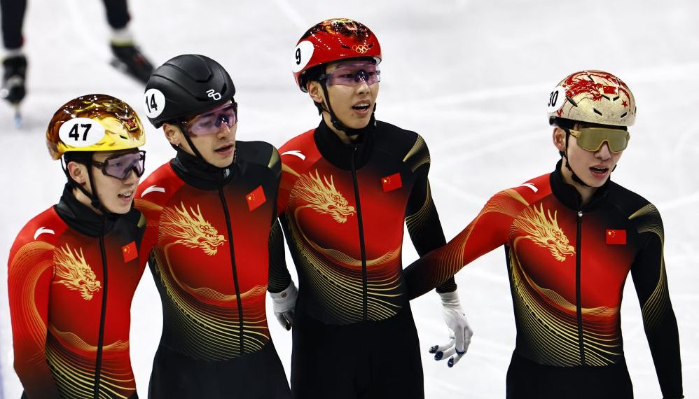 米兰冬奥会短道速滑男子5000米接力决赛B组 中国队获得第一名