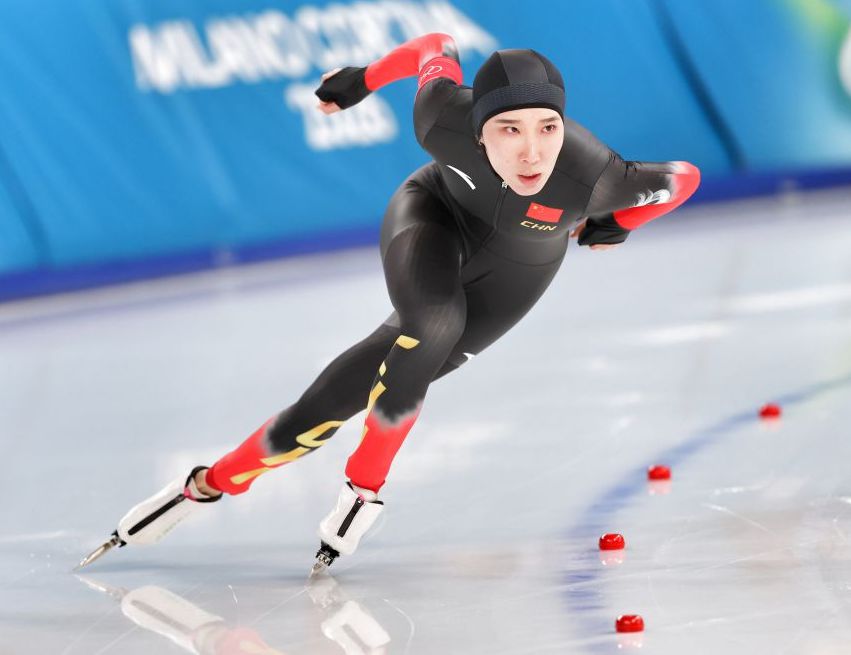 米兰冬奥会速度滑冰女子1500米决赛 中国三位选手完成比赛