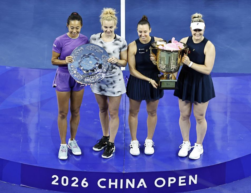 中国网球公开赛女双决赛 张帅/西尼亚科娃获得亚军